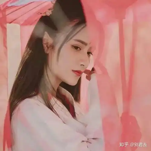 古风头像女生黄色系噘嘴