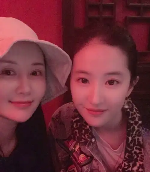  舒畅为何从古装女神变成网红脸看清她整容前的照片,我瞬间懂了