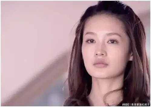  自带苦相的6位女星,五官凑在一起,越看越丧,真亏