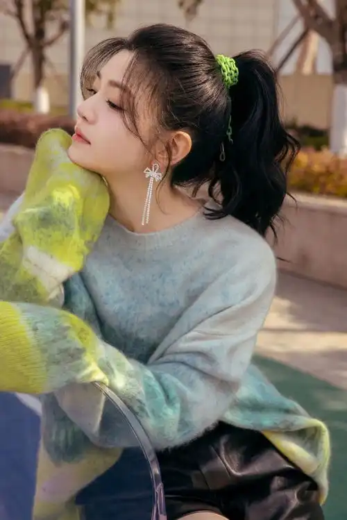 陈妍希半熟恋人2恋综首秀绿色系穿搭配高马尾青春活力 陈妍希半熟恋人2恋综首秀绿色系穿搭配高马尾青春活力