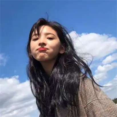 小清新自然蓝色系女生头像真人,清澈明朗微笑的女人 小清新自然蓝色系女生头像真人,清澈明朗微笑的女人