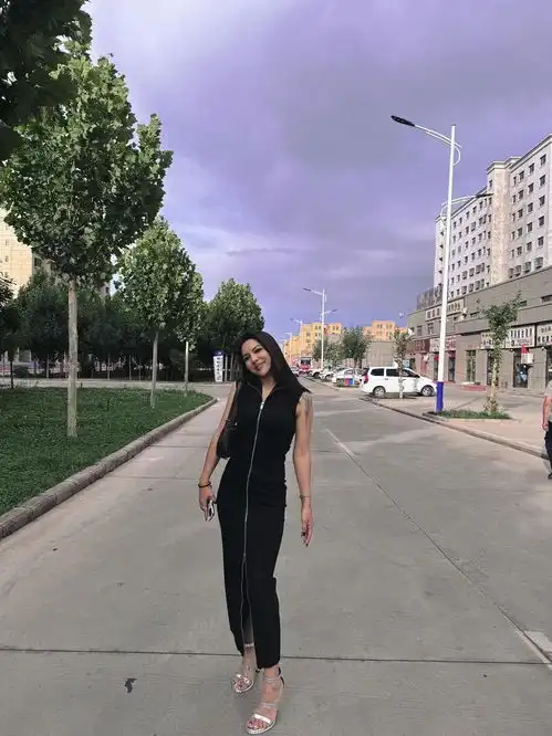 乌鲁木齐劳动街美女这条街到底有什么魔力 乌鲁木齐劳动街美女这条街到底有什么魔力