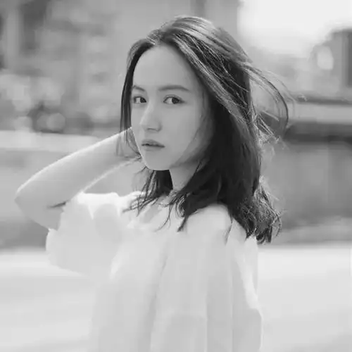 女生头像黑白霸气女生头像