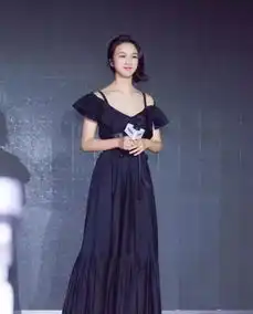  妥妥的诱惑露肩的小性感才是斩男关键