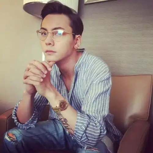 男星新剧肌肉再霸屏,他的性感可不是一天炼成的