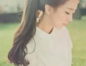 甜美系女头像侧脸幽默笑