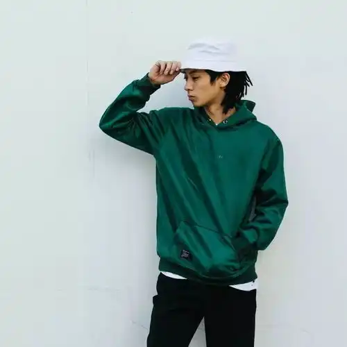 头像微信绿色系卫衣