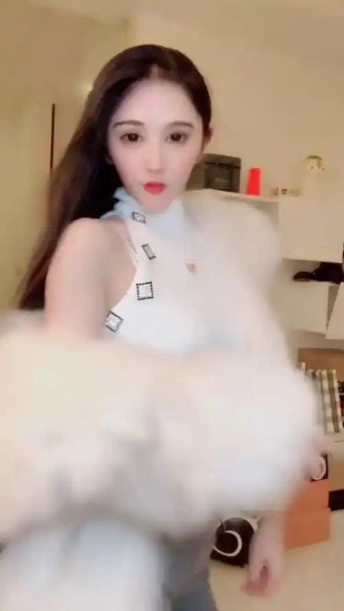  女孩子第一次去夜店,是这样的吗