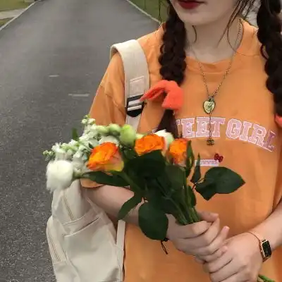  女生微信头像人带花,唯美好看的带鲜花女生头像