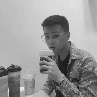 高冷情侣头像一男一女散落在指尖的阳光 高冷情侣头像一男一女散落在指尖的阳光