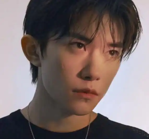 暖色系微信头像男生吴磊