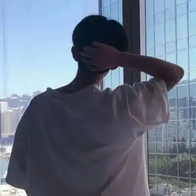  男生头像阳光帅气背影暖男侧脸高清图片