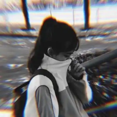  黑白女生头像冷酷背影