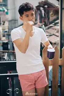  组图陈奕龙七夕展治愈系男友风荡漾少女心