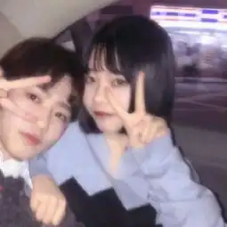  想静静的待在你怀里暖色系可爱自拍情侣头像