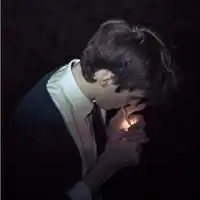  求个qq头像,男生侧脸抽烟的
