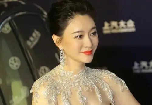 华鼎奖红毯李小冉身材惹火,高伟光胖成沈腾,温碧霞变化大 华鼎奖红毯李小冉身材惹火,高伟光胖成沈腾,温碧霞变化大