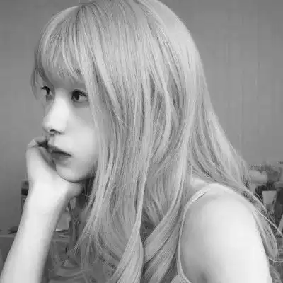  高清高冷黑白美女头像,长发的美女最好看了