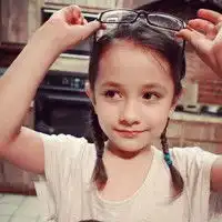  关于女生头像唯美可爱女生头像望街角平淡无奇的伱