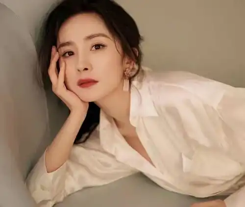  杨幂父女成立新公司经营范围含演出经纪,嘉行估值50亿