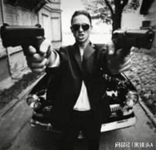  为给兄弟报仇连杀多人,4魔头气焰嚣张的背后是一张巨伞
