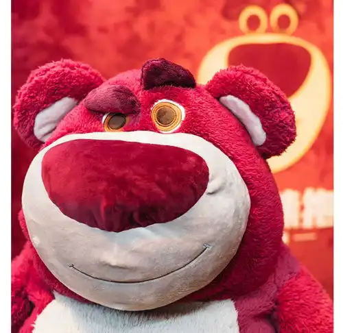  迪士尼最让人喜爱的反派,在逃草莓熊,又凶又萌的代表