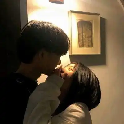  爱上一个不该爱的人心好痛