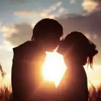 男女接吻头像一左一右的情侣接吻头像 男女接吻头像一左一右的情侣接吻头像