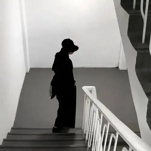  冷淡风头像黑色主调