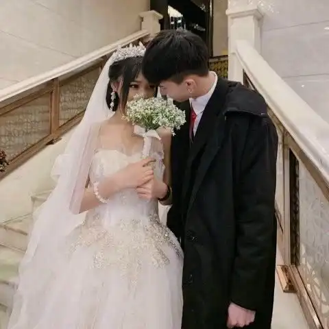  婚纱情侣头像火了你若陪我校服到婚纱,我定许你初恋到白头