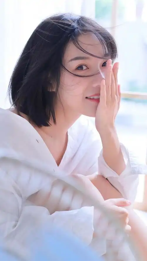  壁纸超赞短发美女
