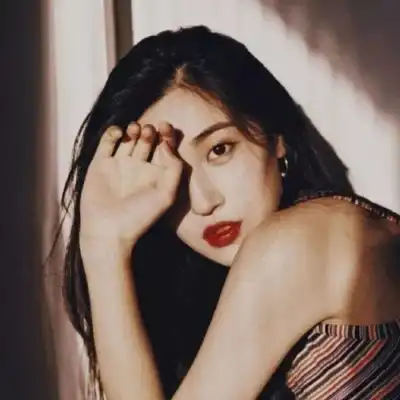  酷女孩头像冷漠真人特别好看的酷女孩图片