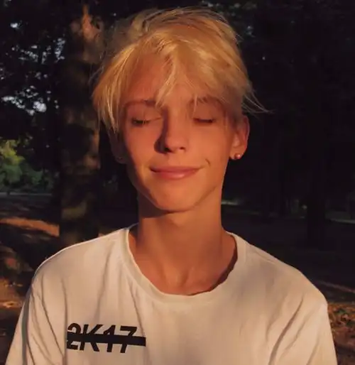 治愈系男生头像欧美凌云