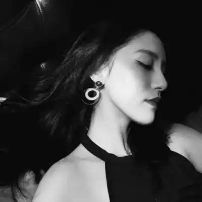 头像女霸气黑色系女生低