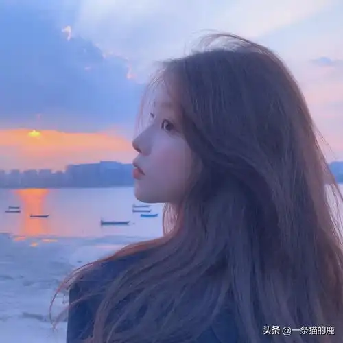 女生头像像是走在一条繁忙的街上 女生头像像是走在一条繁忙的街上