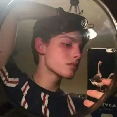  男生伤感丧图很丧的真人男头像