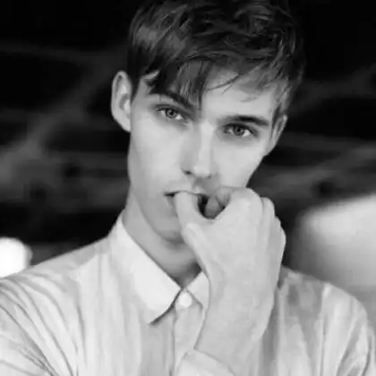 记忆里最干净的曾经没了,欧美范黑白颓废男生头像 记忆里最干净的曾经没了,欧美范黑白颓废男生头像