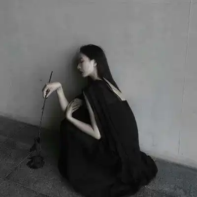 头像女霸气黑色系女生动