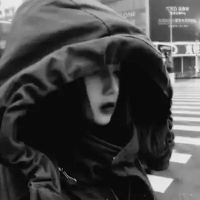 暗色系女生头像火了哭给自己听,笑给别人看,这就是人生 暗色系女生头像火了哭给自己听,笑给别人看,这就是人生