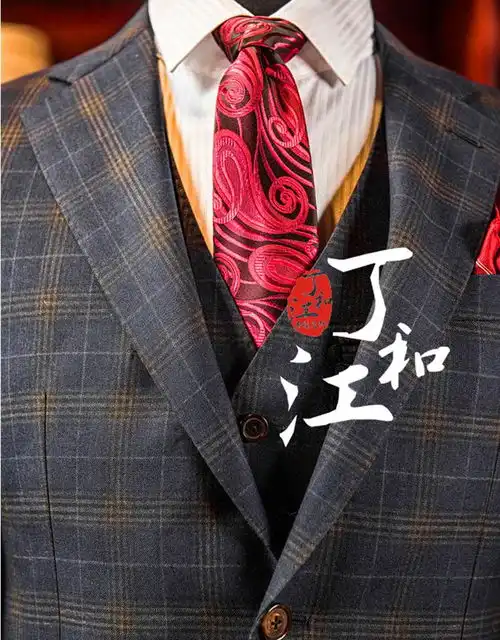 晚会穿搭,女生金色礼服我藏蓝色西服搭什么颜色的领带呢女生红色礼服我搭配什么颜色的领带呢 晚会穿搭,女生金色礼服我藏蓝色西服搭什么颜色的领带呢女生红色礼服我搭配什么颜色的领带呢