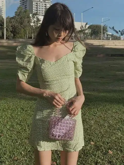  夏季流行色治愈系的鼠尾草绿,穿上显白,让你美出新高度