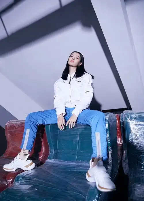 难怪钟楚曦粉丝不让她减肥连短裤都能穿成裙,这腿细到让人崩溃 难怪钟楚曦粉丝不让她减肥连短裤都能穿成裙,这腿细到让人崩溃