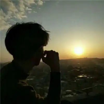 男生伤感侧颜头像喜欢有情调的男生呆呆的 男生伤感侧颜头像喜欢有情调的男生呆呆的