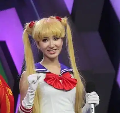  女星cos漫画少女水冰月,baby清纯,倪妮俏皮,而她被嫌像男人
