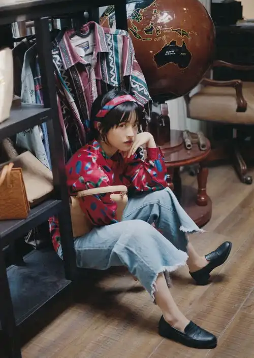 得亏还有颜值,沈月连帽衫牛仔裤穿成55分,配初恋脸很清纯 得亏还有颜值,沈月连帽衫牛仔裤穿成55分,配初恋脸很清纯