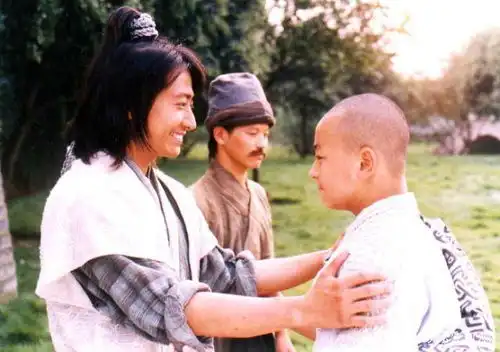 曾是四小天王,因爱国被封杀,转战农村开演唱会,46岁成网红 曾是四小天王,因爱国被封杀,转战农村开演唱会,46岁成网红