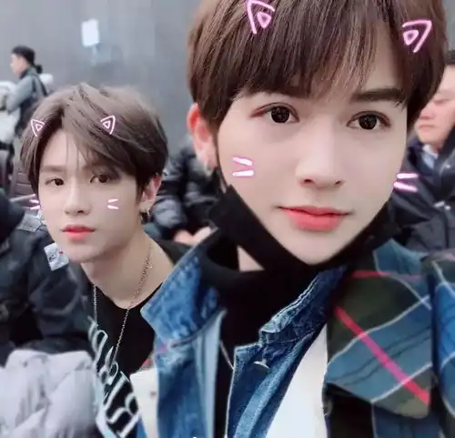 看过妖艳的偶像练习生后,我准备重新粉回盐系男子 看过妖艳的偶像练习生后,我准备重新粉回盐系男子