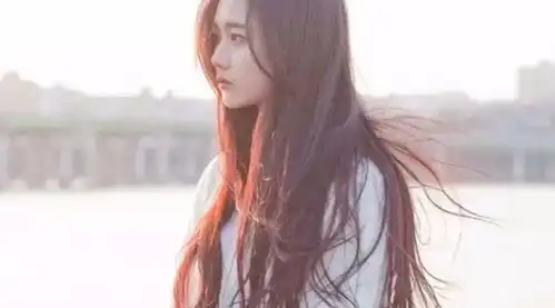 甜美系女头像侧脸壁纸