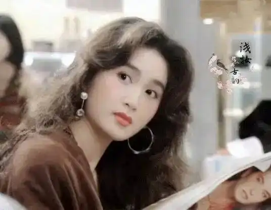 卷发越来越流行,极致张扬的性感年代要回归了 卷发越来越流行,极致张扬的性感年代要回归了