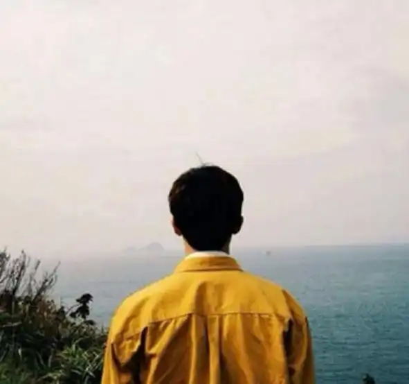  心理测试下面哪个男生背影最吸引你测目前有没有人正在爱着你